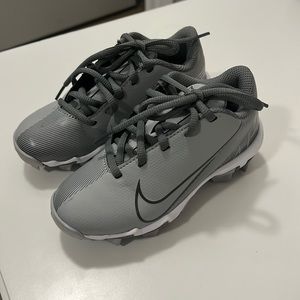 Kids baseball cleats
